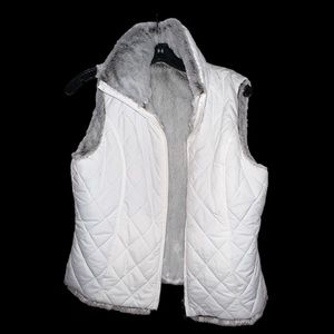 Reversible vest - off-white and faux fur